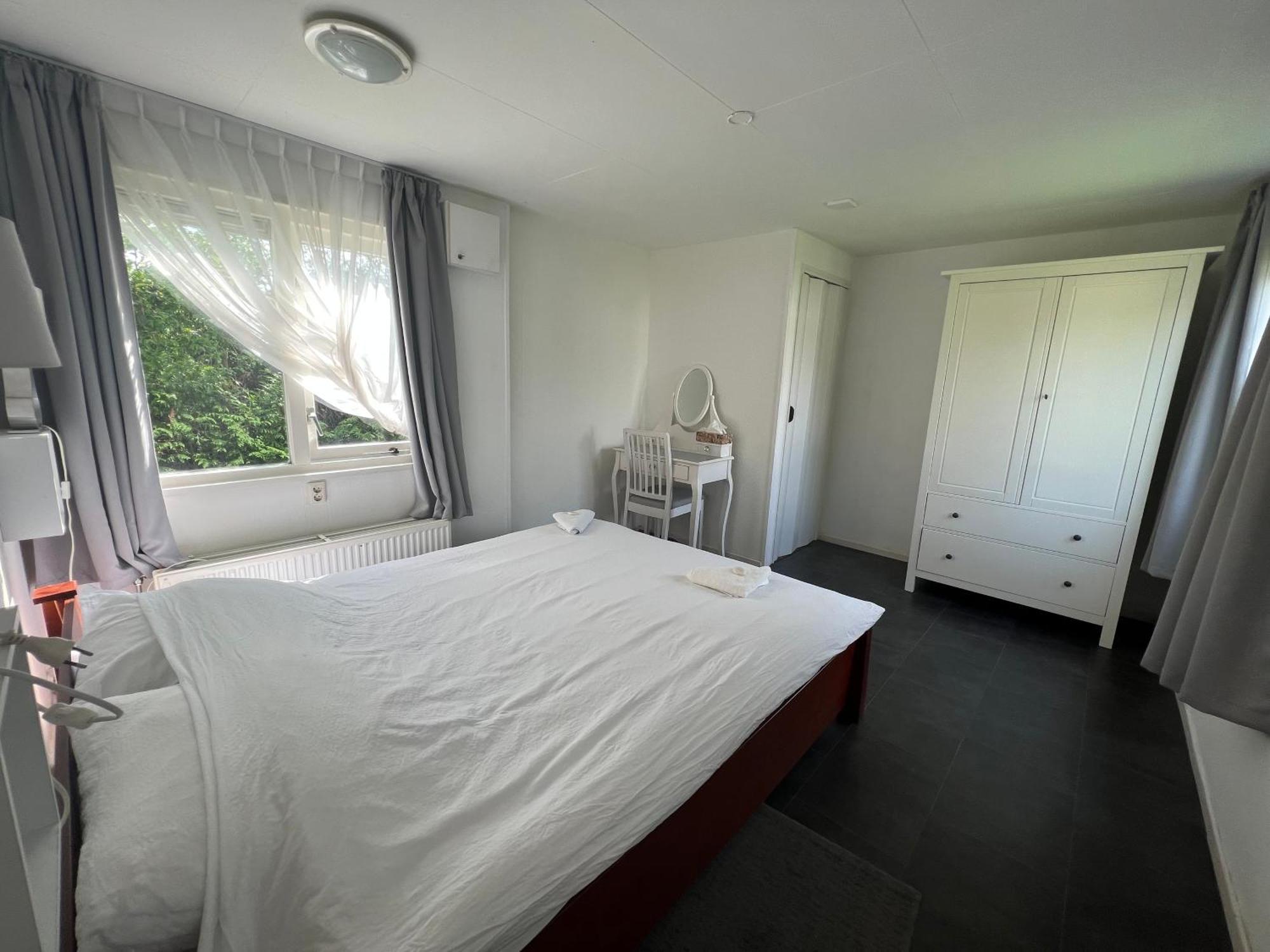 Ruime Chalet Midden In De Natuur In Lith Exterior foto